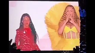 Beyoncé performs with her daughter Blue Ivy Carter in Dubai Atlantis Royal Hotels