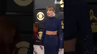 Taylor Swift Calms Yelling Photographers Down