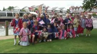 Wokingham schoolchilden watch the Olympic torch