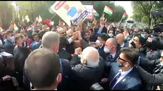 Indian community in Rome welcomed PM Modi with chants of "Bharat Mata Ki Jay" and "Modi, Modi."