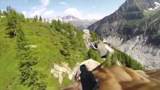 К спине орла прикрепили камеру GoPro и отпустили полетать над горами.