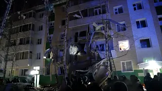 Что произошло. 06.12.22. В жилом доме Нижневартовска из-за взрыва обвалился целый подъезд