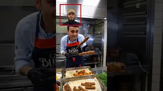 Бурак Оздемир готовит шашлык | Burak Ozdemir cooks shish kebab #Shorts