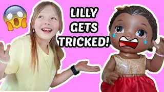BABY ALIVE gets TRICKED by MOMMY! FIDGET TRADING! The Lilly and Mommy Show! FUNNY KIDS SKIT!