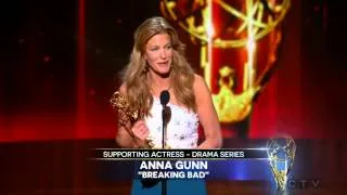 Anna Gunn wins an Emmy for "Breaking Bad" 2014