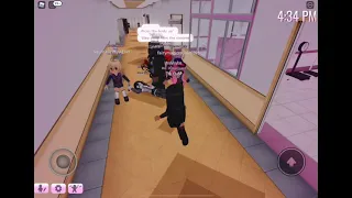 playing yandere sim in roblox