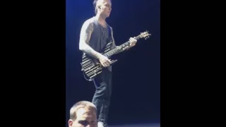 Synyster Gates 7 minute guitar solo AMAZING! Indianapolis 10/5/13