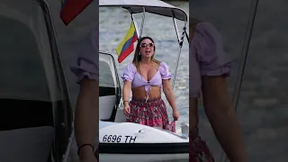 Viva Venezuela! Venezuelan Lady Vibes to the Rhythm on Her Boat in Miami! 🇻🇪💃🚤