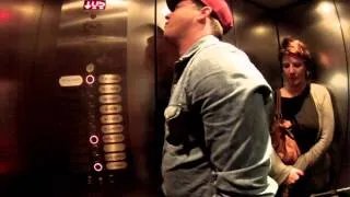 PupsAttacke im Fahrstuhl