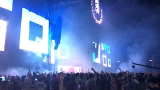 Alesso is playing Something Just Like This @ Ultra Korea 2017 6.10