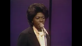 Dionne Warwick in Concert with the Edmonton Symphony Orchestra with Dee Dee, Darlene & Eunice (1977)