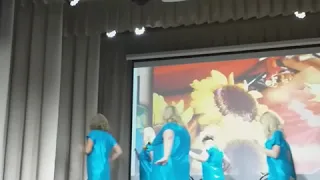 Танец воспитателей на "День Учителя"