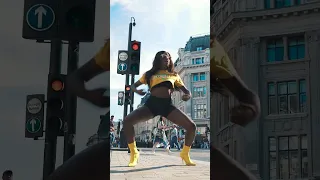Oxford Street Comes Alive with This Woman's Passionate Dance Performance! 🔥