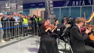 Симфонический оркестр в Питере перед Лигой чемпионов. Как это было