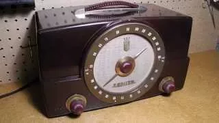 The Zenith G725 AM/FM Radio
