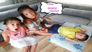 Masal ve Ada BEBEKLE OYNUYOR - FUNNY KİDS