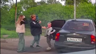 Пострадали дети: в Омске женщина при повороте не пропустила встречку