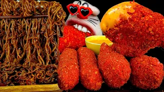 ASMR MUKBANG :) Шоу поїдання локшини cheetos з куркою та сирною паличкою та чорною квасолею!