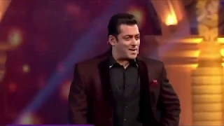 Aishwarya Rai Blushing at  Salman Khan Grand entry live performance