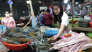 Market show, Yummy shrimp tom yum soup cooking / Shrimp recipe