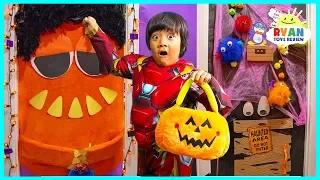 Don't HALLOWEEN Trick or Treat for Surprise Toys at the wrong door challenge!!!