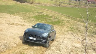 Dacia Duster vs Porsche Macan S 2017 Offroad Action