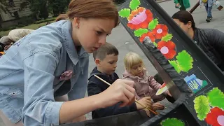 У Дніпрі на День міста викладачі мистецьких шкіл перетворюють протитанкові їжаки на витвори мистецтв