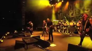 Dropkick Murphys - Hang Em High (Live at Fenway Park)