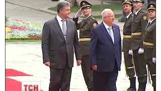 Президента Ізраїлю в Києві зустрічали з салютом й особливими почестями