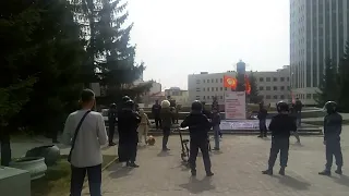 1 мая 2022. Новосибирск. Задержания на митинге в поддержку трудящихся. Попытка ареста ветерана ВОВ.