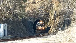 NS #9824 coming out of old train tunnel in Cumberland gap Tennessee!!