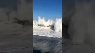 Ombak Besar di Pantai Siyut Gianyar Bali #pantai #bali #laut #ombak #wisata #shortvideo #viral #fyp