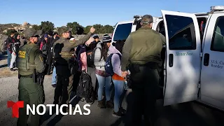 El decreto migratorio sacude a migrantes en la frontera y enfurece a activistas | Noticias Telemundo