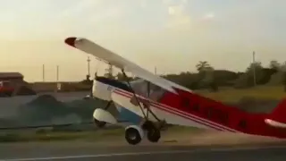 Самолет врезался в автомобиль в Чечне / The plane crashed into a car in Chechnya