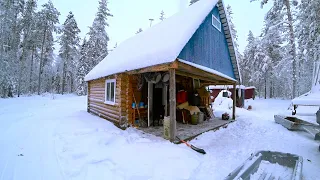 В ЭТОЙ ЛЕСНОЙ ИЗБЕ УЮТНО КАК ДОМА ЖИЗНЬ В ТАЙГЕ И РЫБАЛКА ХАРИУСА НА ЛЕСНЫХ РЕКАХ СЕВЕРА