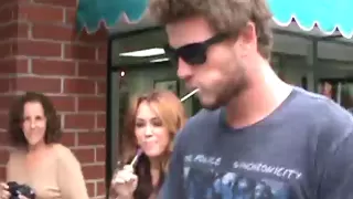 Miley Cyrus and boyfriend Liam Hemsworth with lollipops and paparazzi