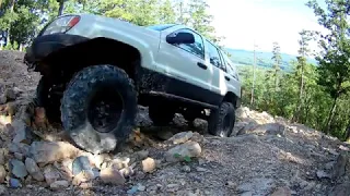 Jeep WJ rock crawing