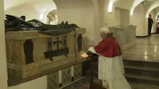 Pope visits the tombs of his predecessors