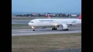 Turkish Airlines Boeing 777-300 take off with vortex in engine