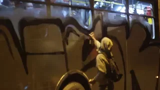 Grafiti vandálico en el Transmilenio. Fenómenos urbanos: La escritura de lo prohibido. | Shock