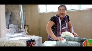 Preparando amarillo de pollo para las empanadas