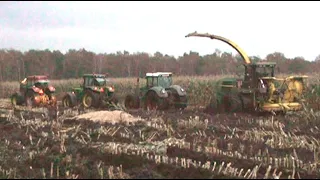 Maïs 2011 | John Deere 7800 met dubbellucht vastgereden | Tractors met kippers vast | Extreme wet