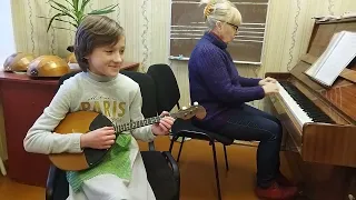 Новичек Снежана. 2 возрастная группа 9-10 лет. Народные струнные щипковые инструменты (домра).