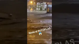 Rotoplass se va con su hijito en las lluvias de Arequipa