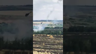 🇺🇦 Ukraine Mi-8/17 firing rocket salvos on Russian positions.