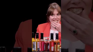 Elizabeth Olsen's reaction to every wing on Hot Ones 💪