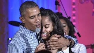 Obama sings 'Happy Birthday' to Malia