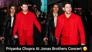 Priyanka Chopra Joins Nick Jonas For Jonas Brothers Concert In New York | Nickyanka