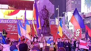Stand With Ukraine 🇺🇦 National Anthem of Ukraine in Times Square NYC 🇺🇸