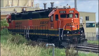 BNSF 2912 GP38-2 switches tanker/liquid cars in Duluth, MN.